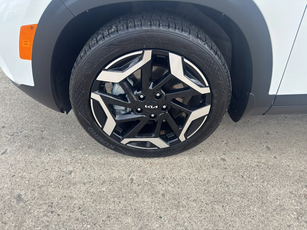 Certified Used 2024 White Kia SX image 11