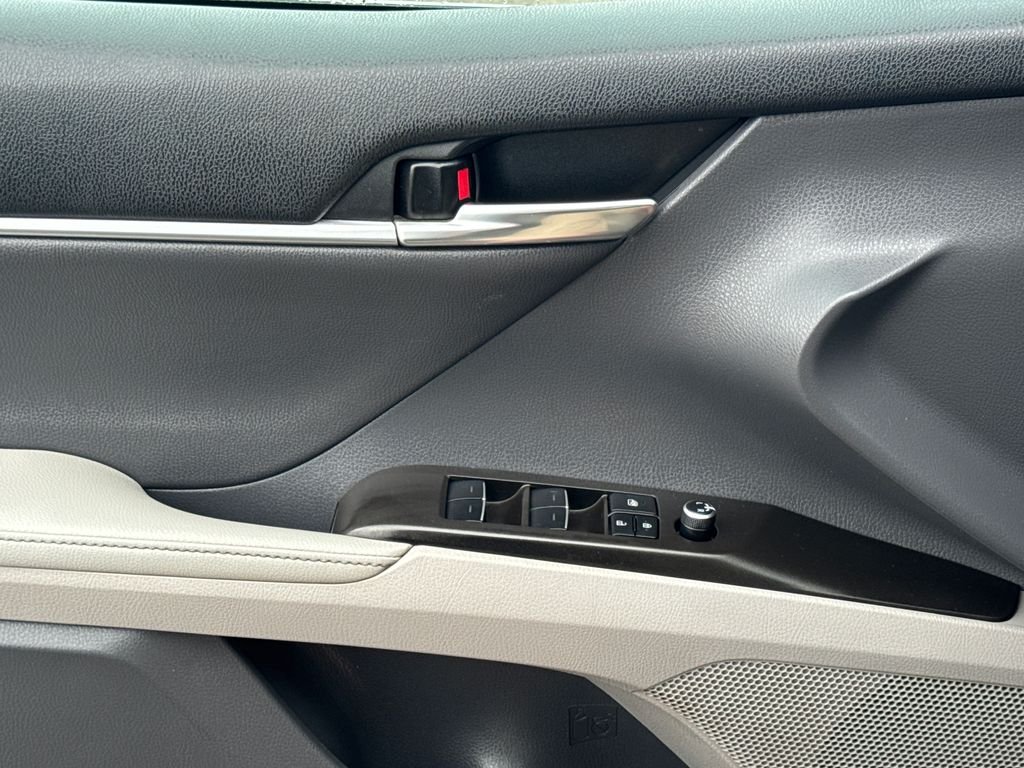 Used 2022 Black Toyota XLE image 33