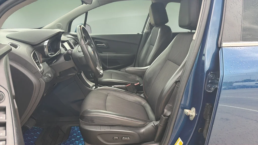 Used 2020 Pacific Blue Metallic Chevrolet LT image 17