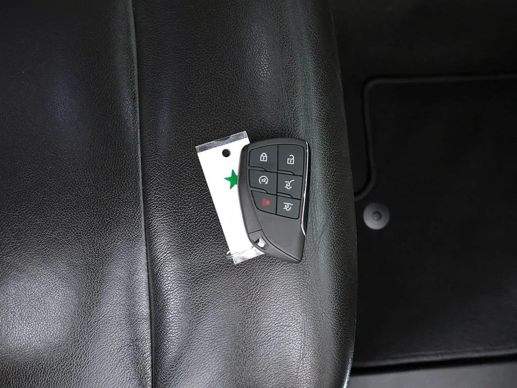 Used 2022 White Chevrolet Z71 image 19