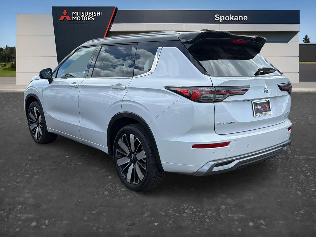 New 2026 White Diamond Mitsubishi SEL image 3