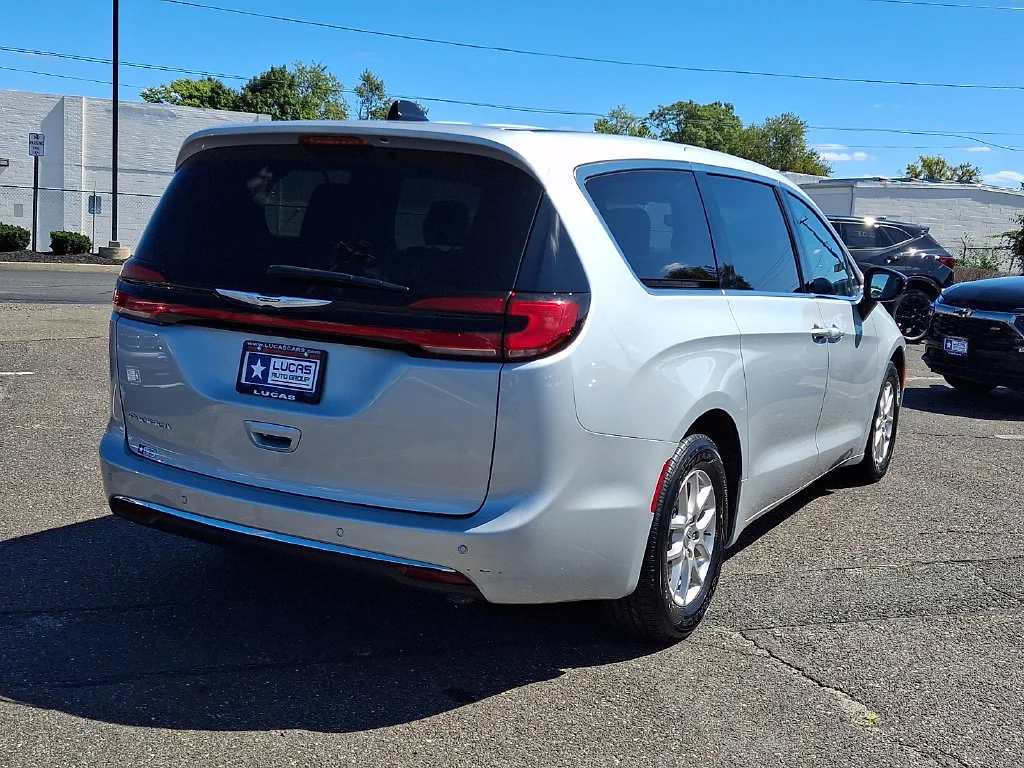 Used 2024 Silver Mist Cle Chrysler Touring L image 11