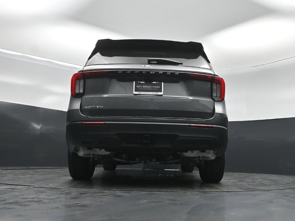 New 2027 Carbonized Gray Metallic Ford Active image 47