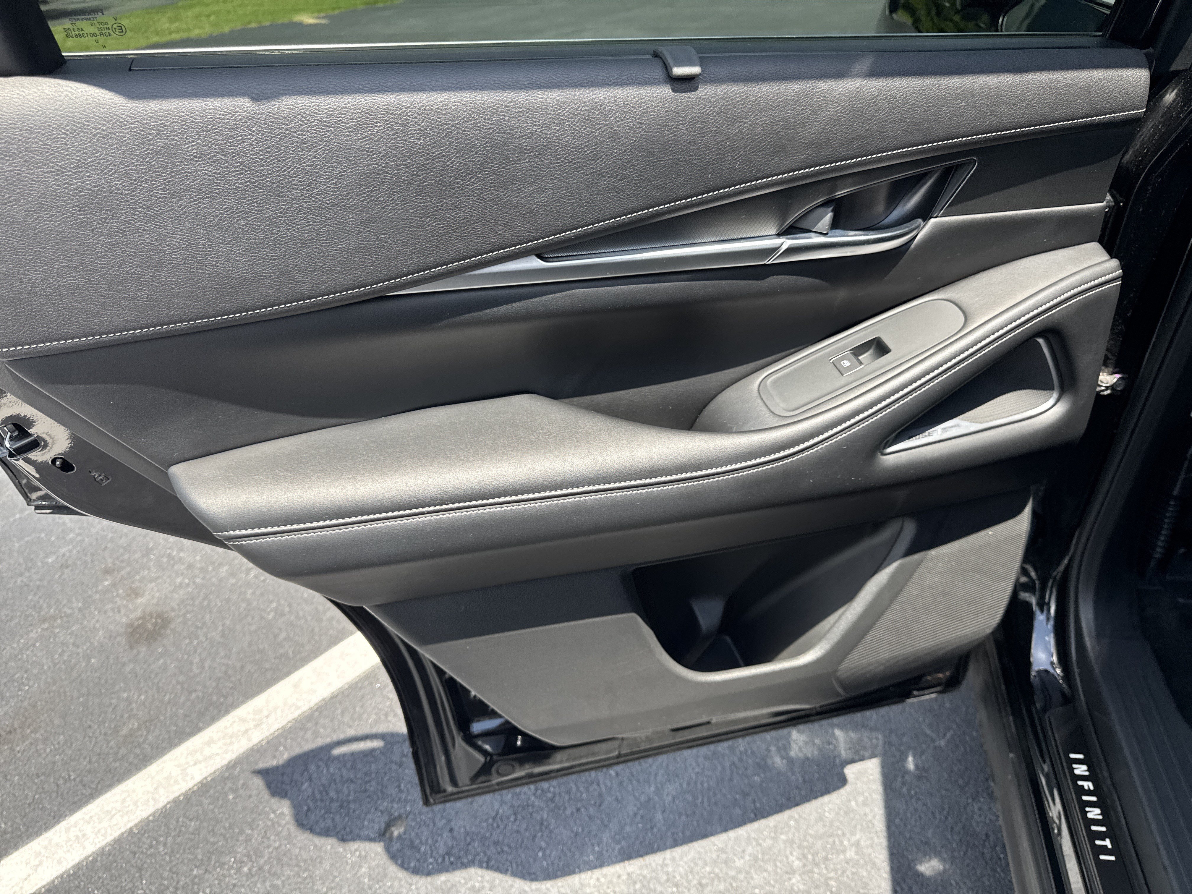 Used 2025 Mineral Black INFINITI LUXE image 30