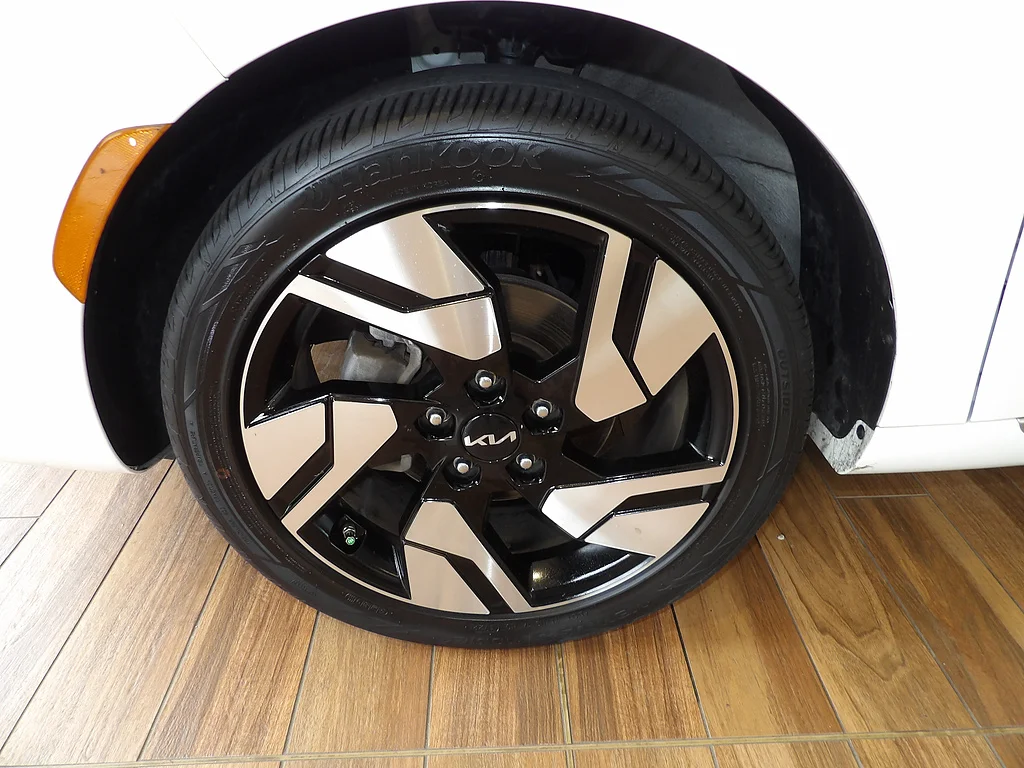 Used 2023 Snow White Pearl Kia GT-Line image 10