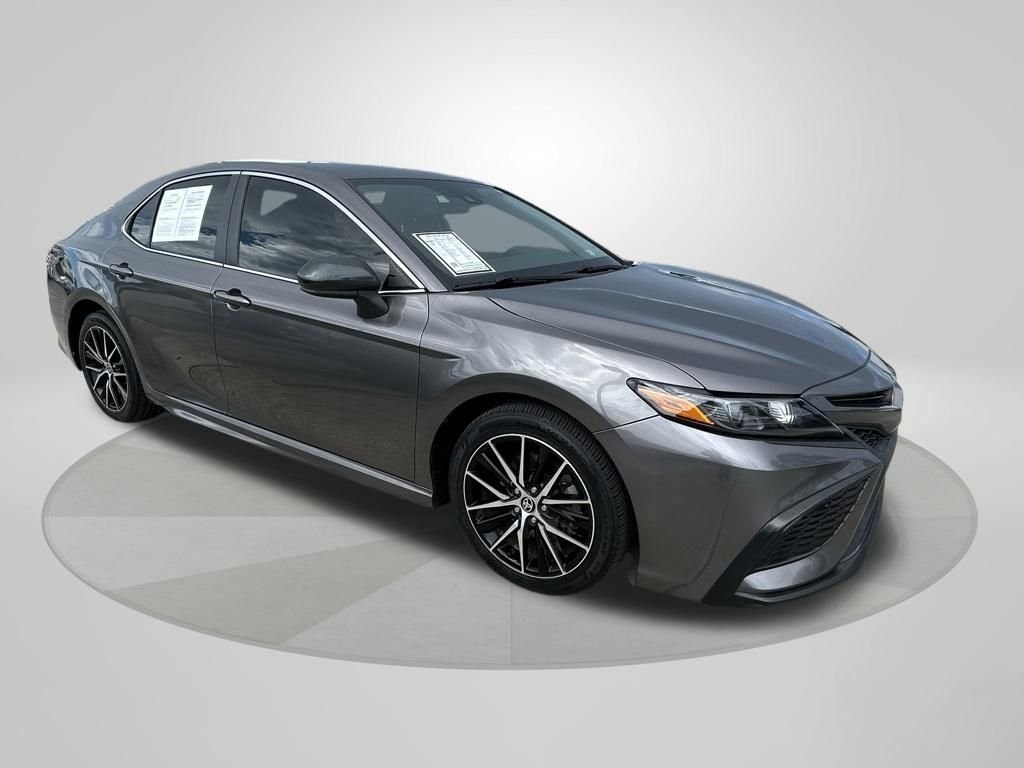 Used 2021 Toyota Camry SE with VIN 4T1G11AK3MU570683 for sale in North Miami Beach, FL