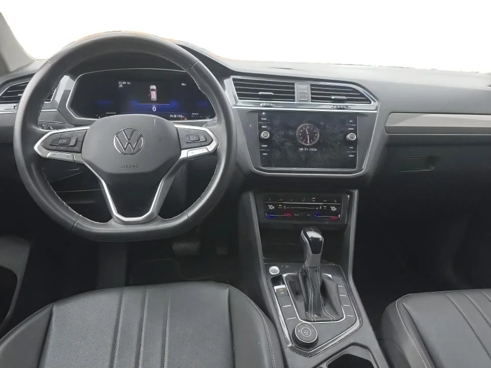 Used 2023 Platinum Gray Metallic Volkswagen SE image 3