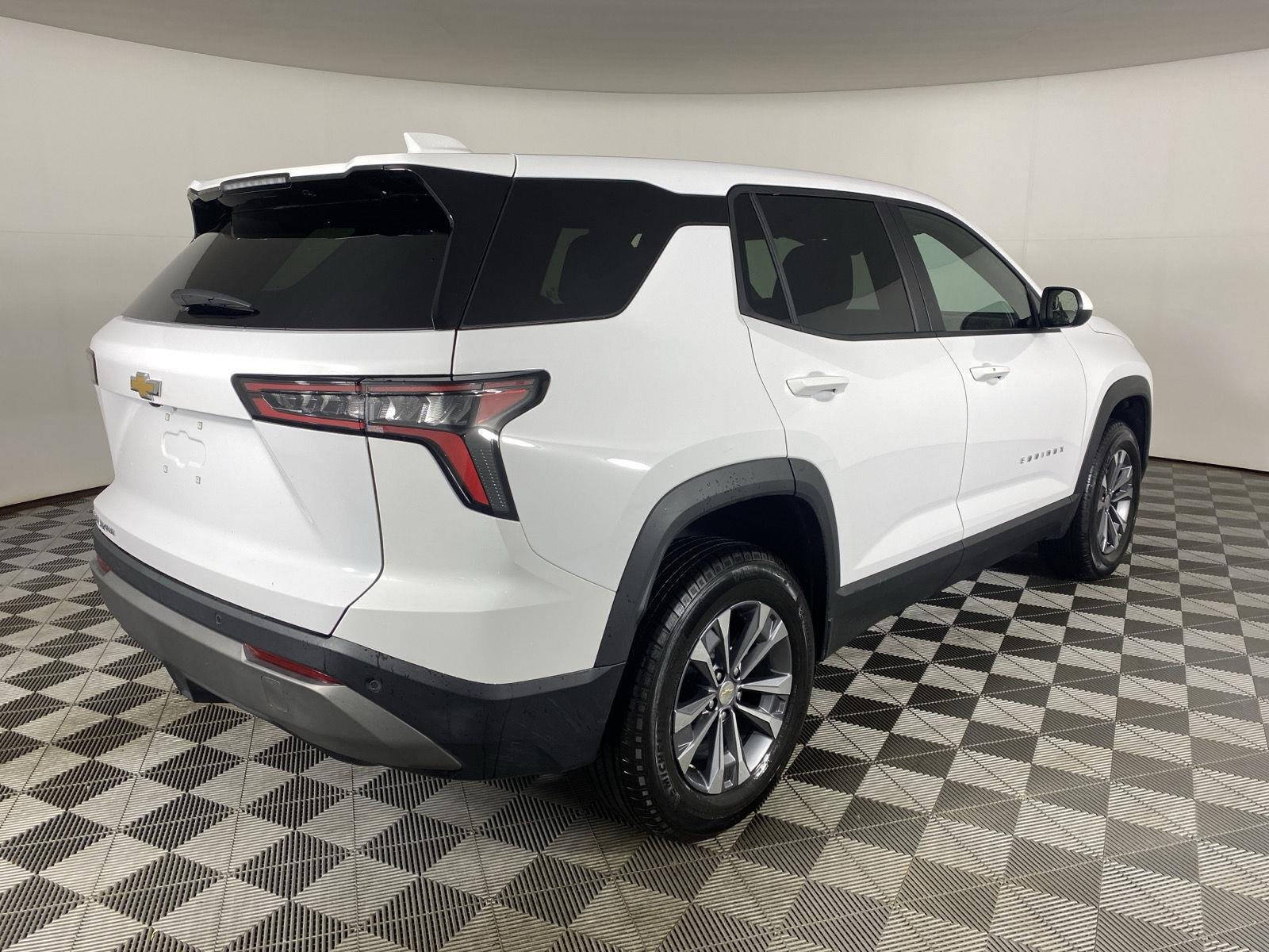 Used 2026 Summit White Chevrolet AWD LT image 7