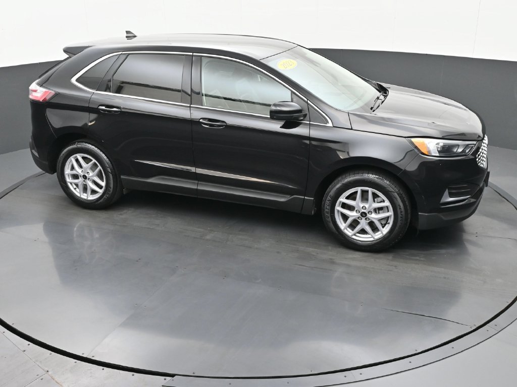Used 2023 Black Ford SEL image 29