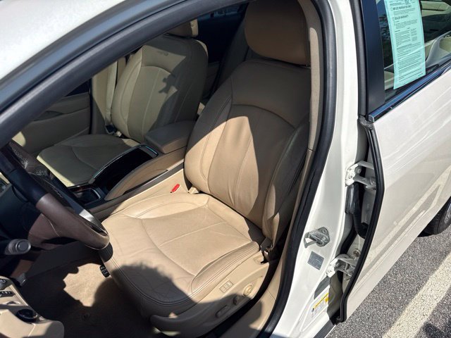 Used 2011 White Diamond Clearcoat Buick CXS image 11