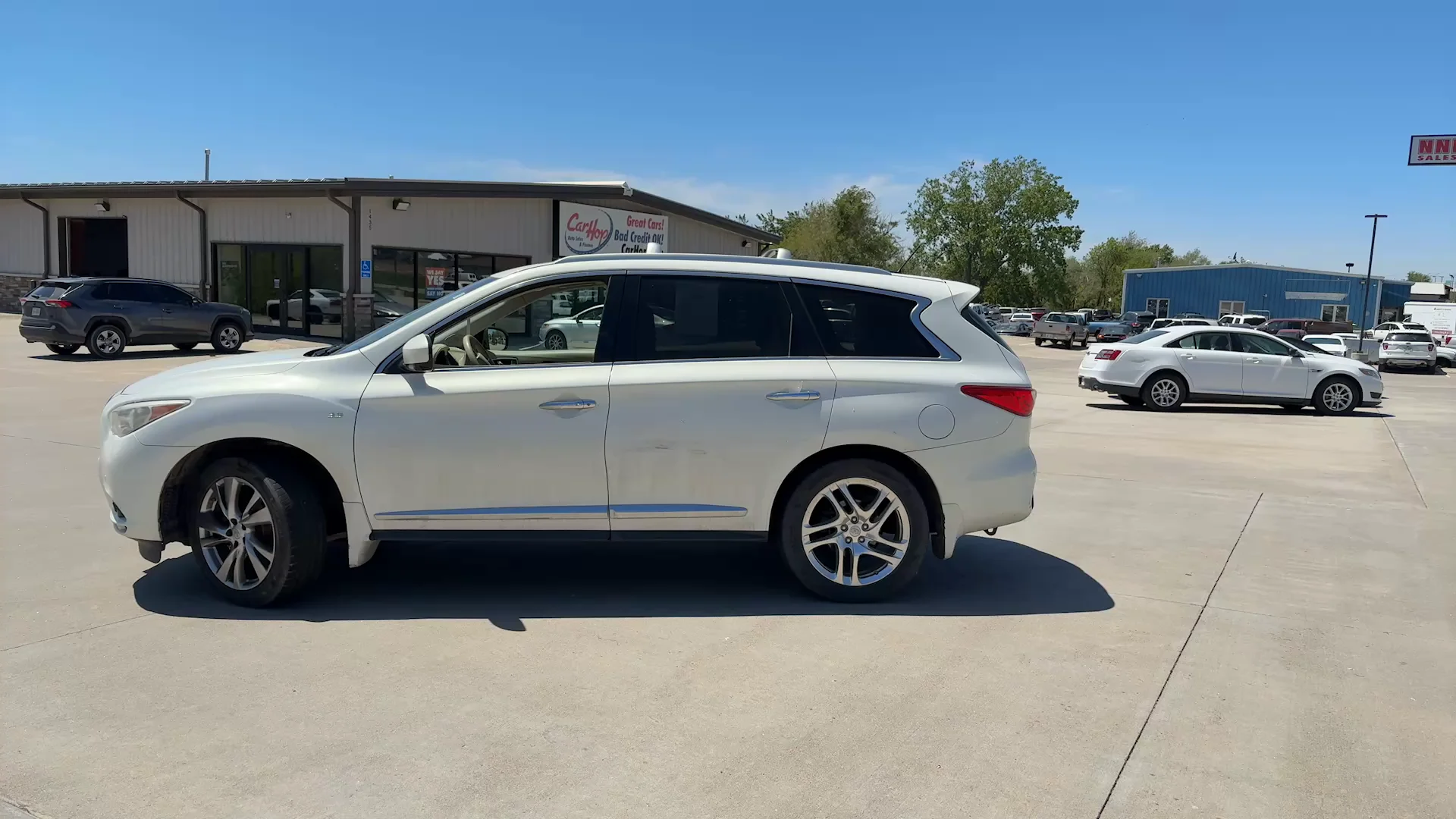 Used 2014 White INFINITI  image 8