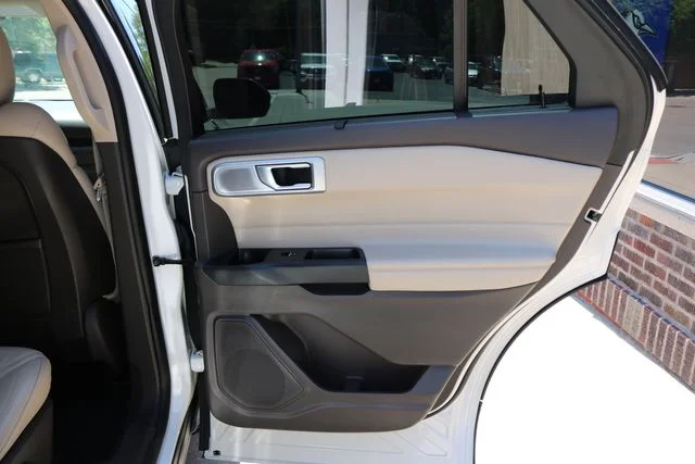 Used 2020 White Metallic Ford Platinum image 34
