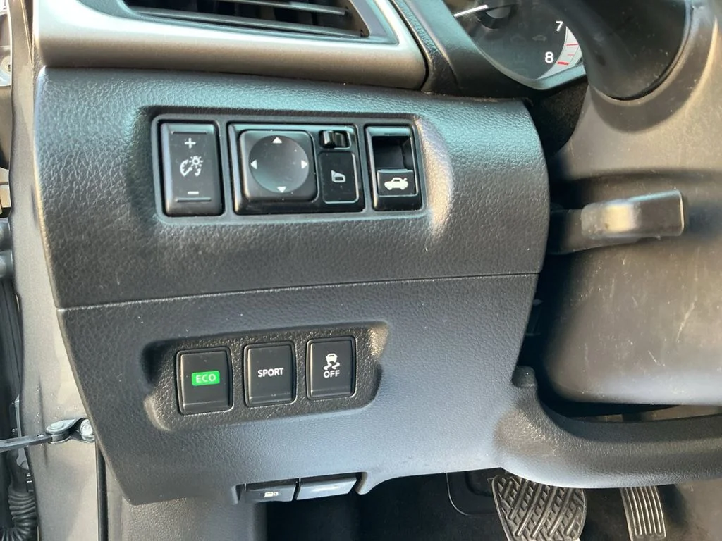 Used 2015 Gray Nissan SV image 19