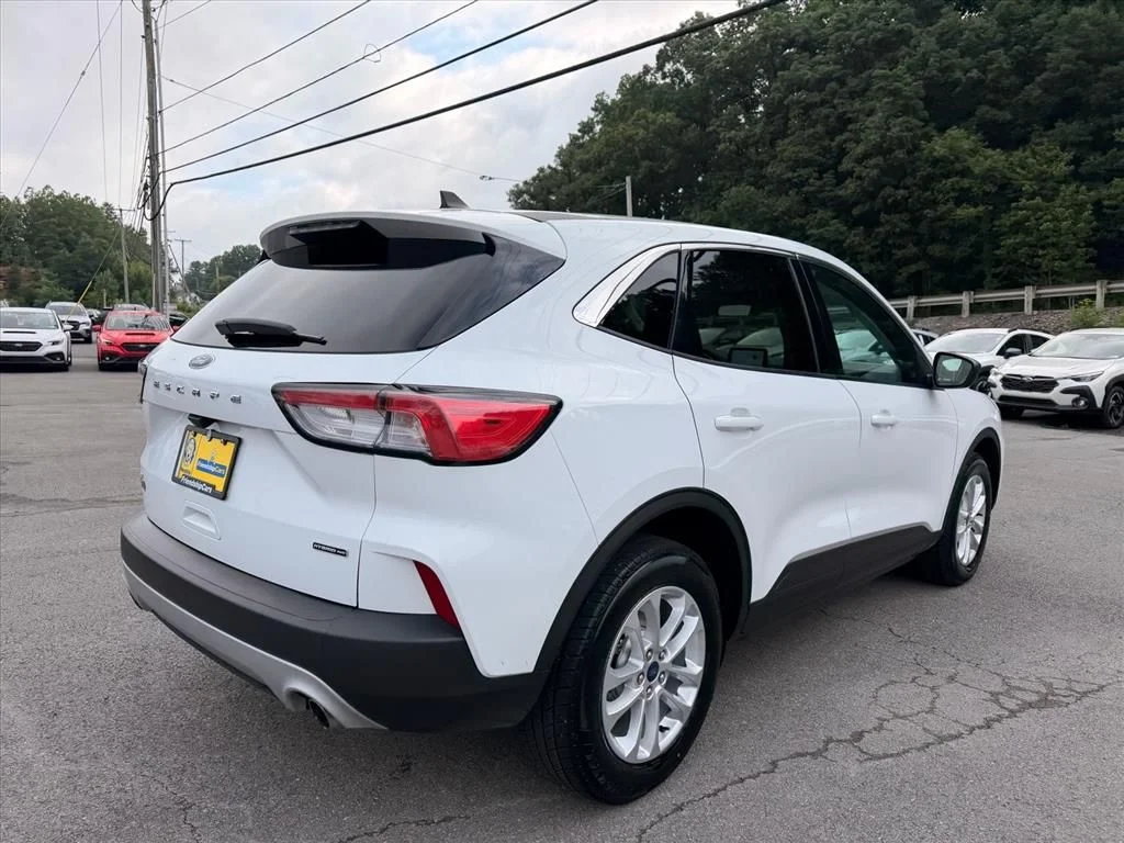 Used 2022 White Ford SE image 13