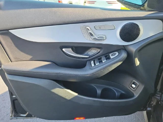 Used 2022 Black Mercedes-Benz GLC 300 image 16