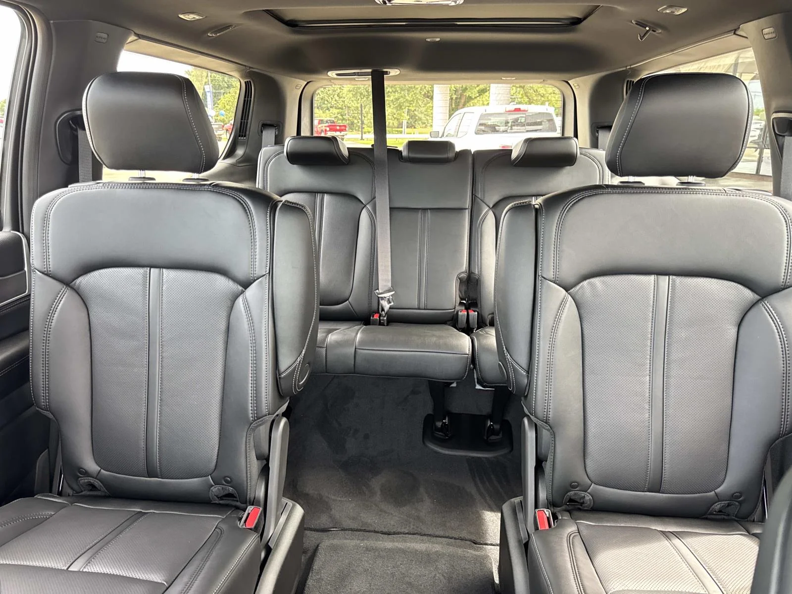 New 2026 Bright White Clear-Coat Exterior Paint Jeep Limited Altitude image 7