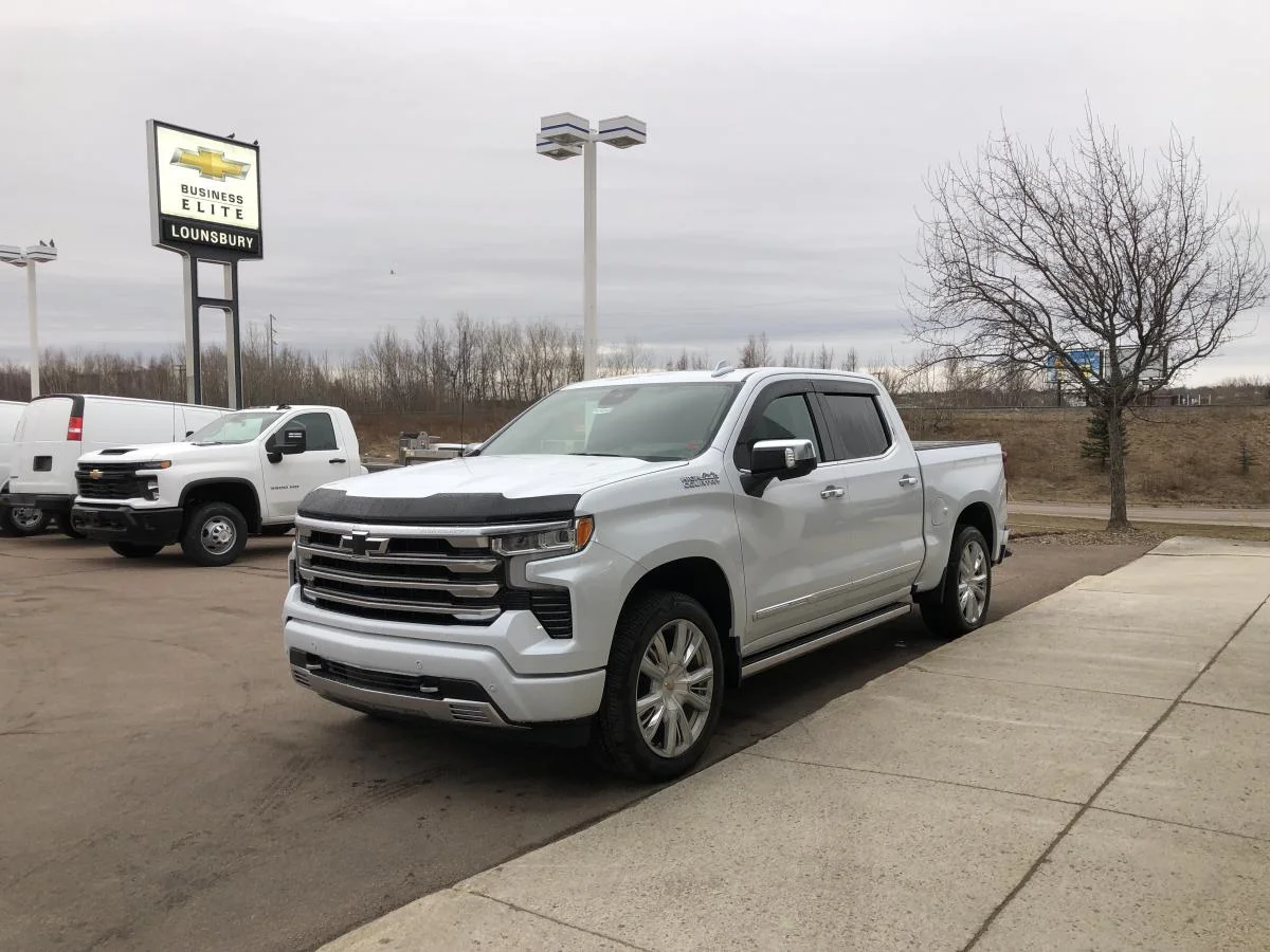 Used 2026 White Chevrolet 4wd Crew Cab 147 image 4