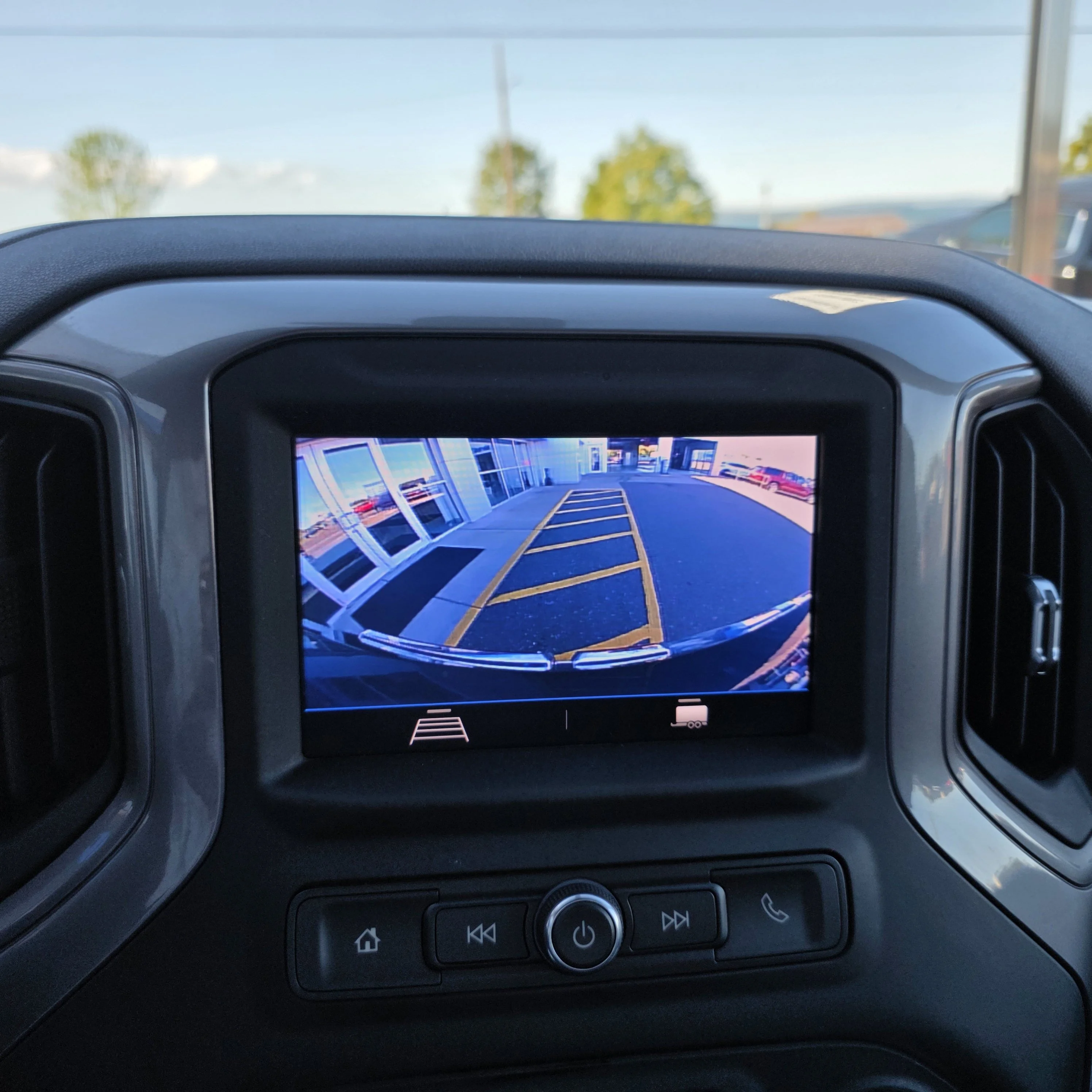 Used 2020 PACIFIC BLUE METALLIC GMC 4WD Regular Cab Long Box image 13