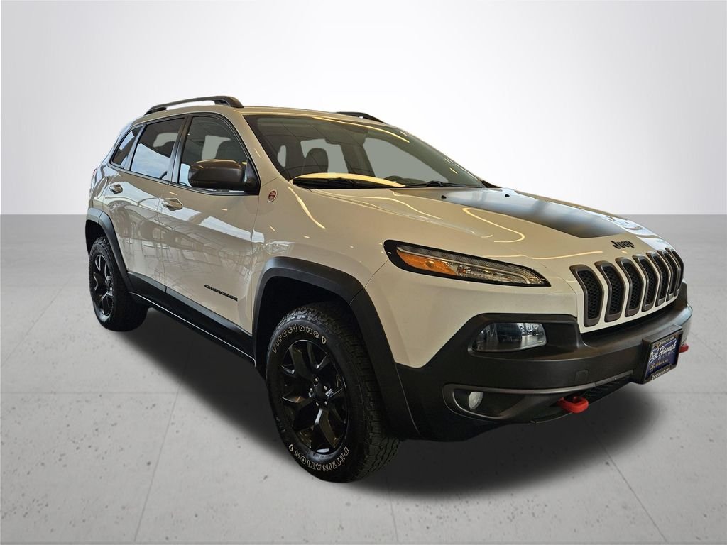 Used 2018 Bright White Clearcoat Jeep Trailhawk image 5