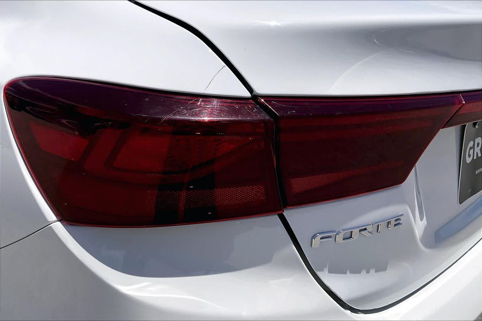 Used 2021 Clear White Kia LXS image 28