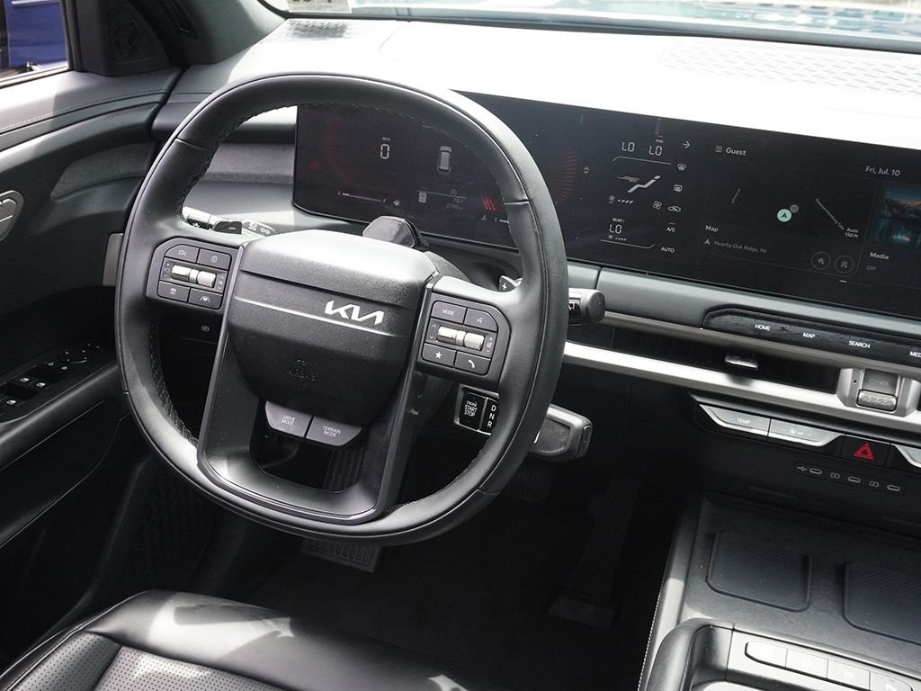 Used 2027 Black Kia S image 29