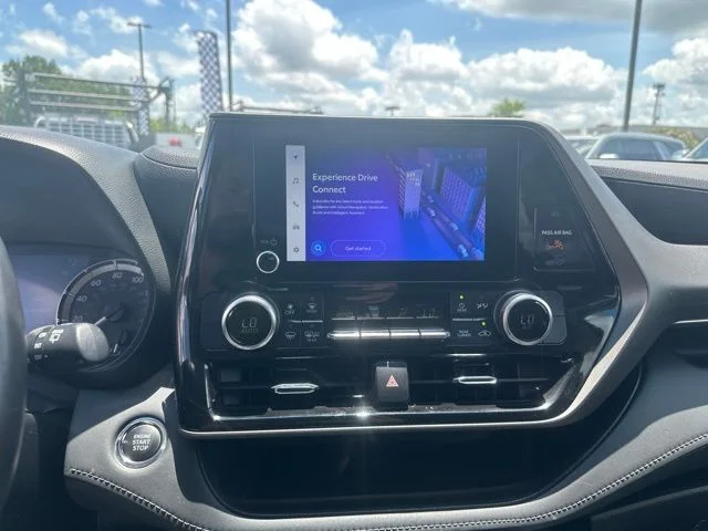 Used 2023 Silver Toyota LE image 22