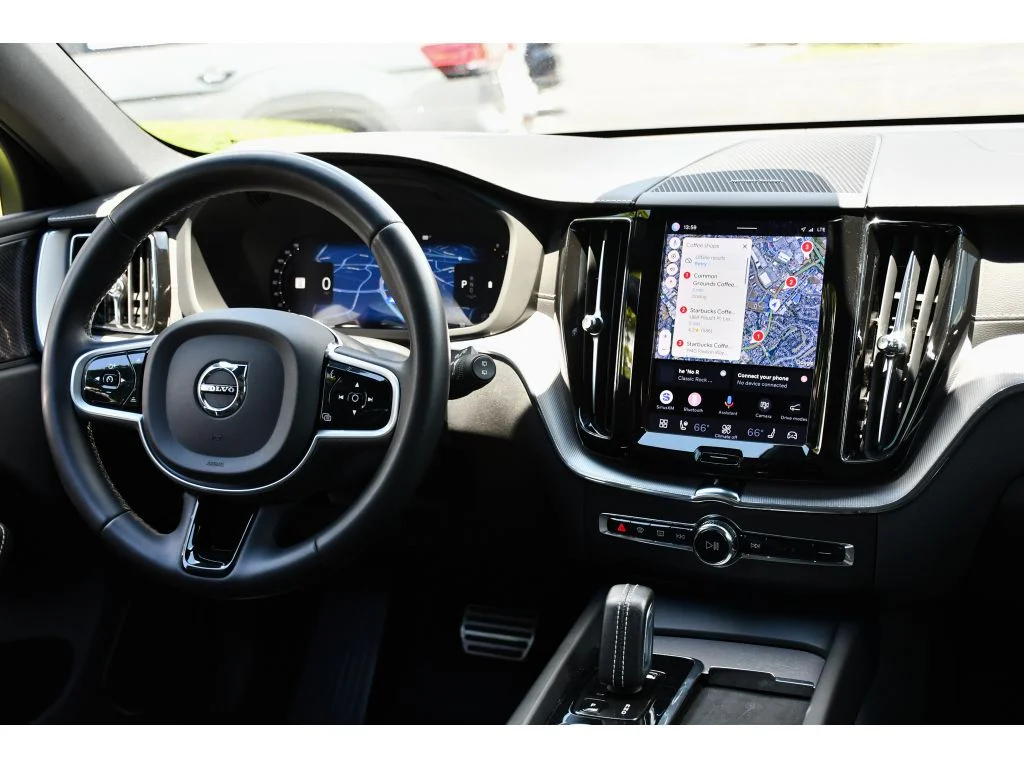 Used 2022 Platinum Grey Metallic Volvo R-Design image 18