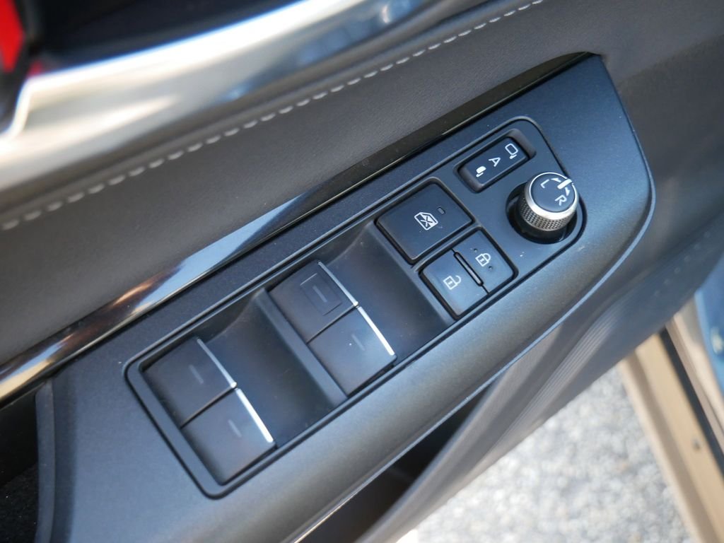 2024 Toyota Venza LE - Photo 20