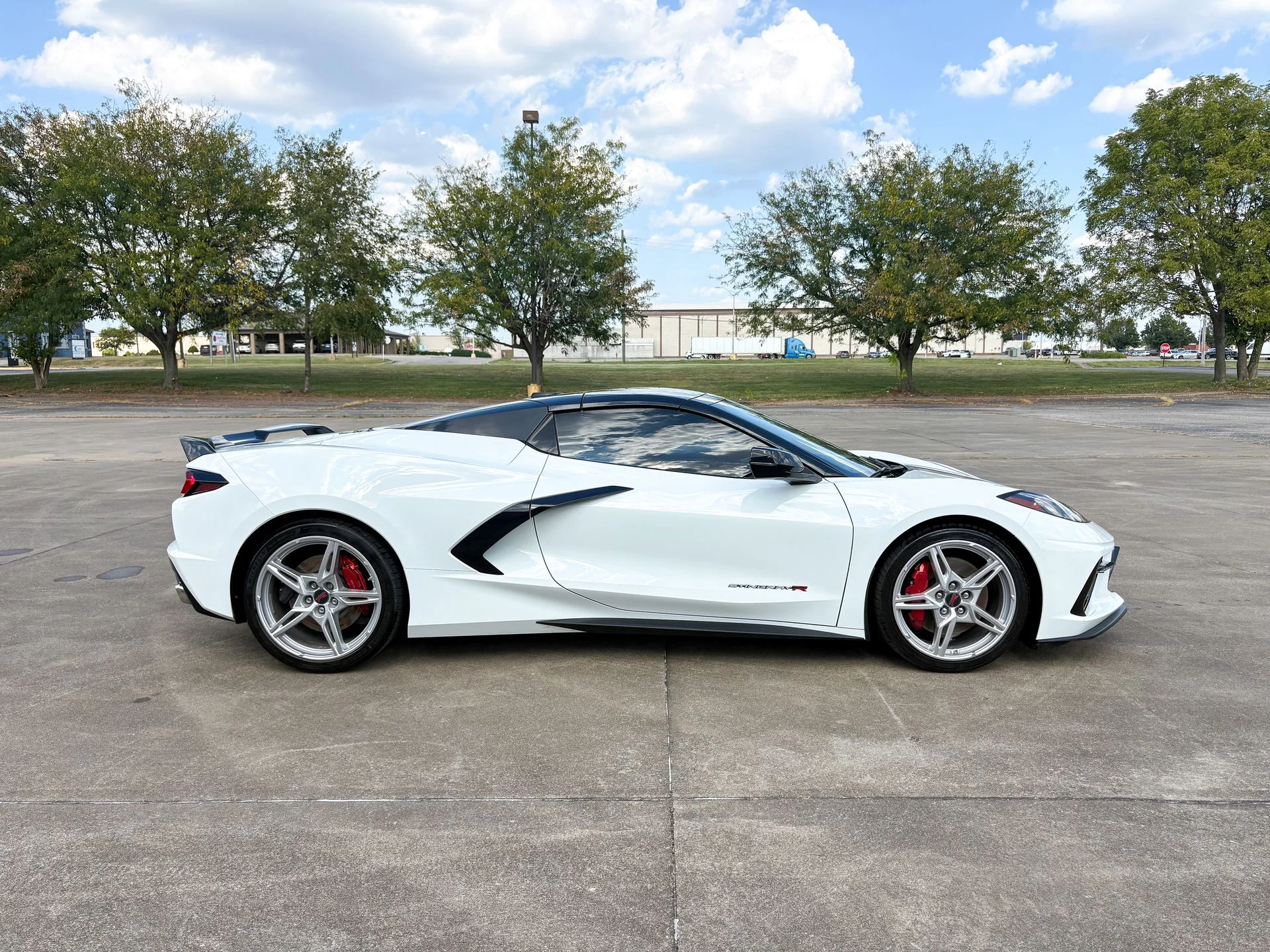 Used 2023 White Chevrolet Stingray image 16