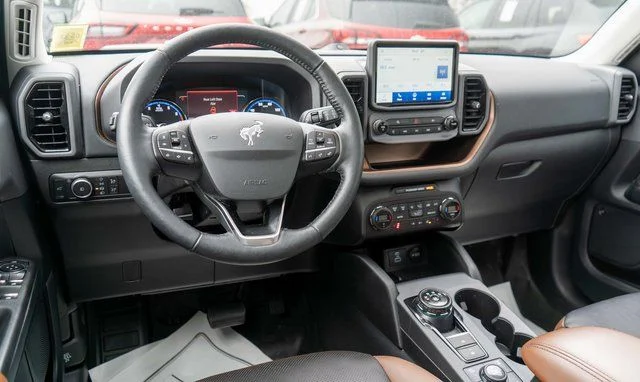 Used 2021 Silver Ford Badlands image 12