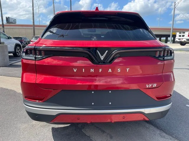 2025 VinFast VF 8 Eco - Photo 6