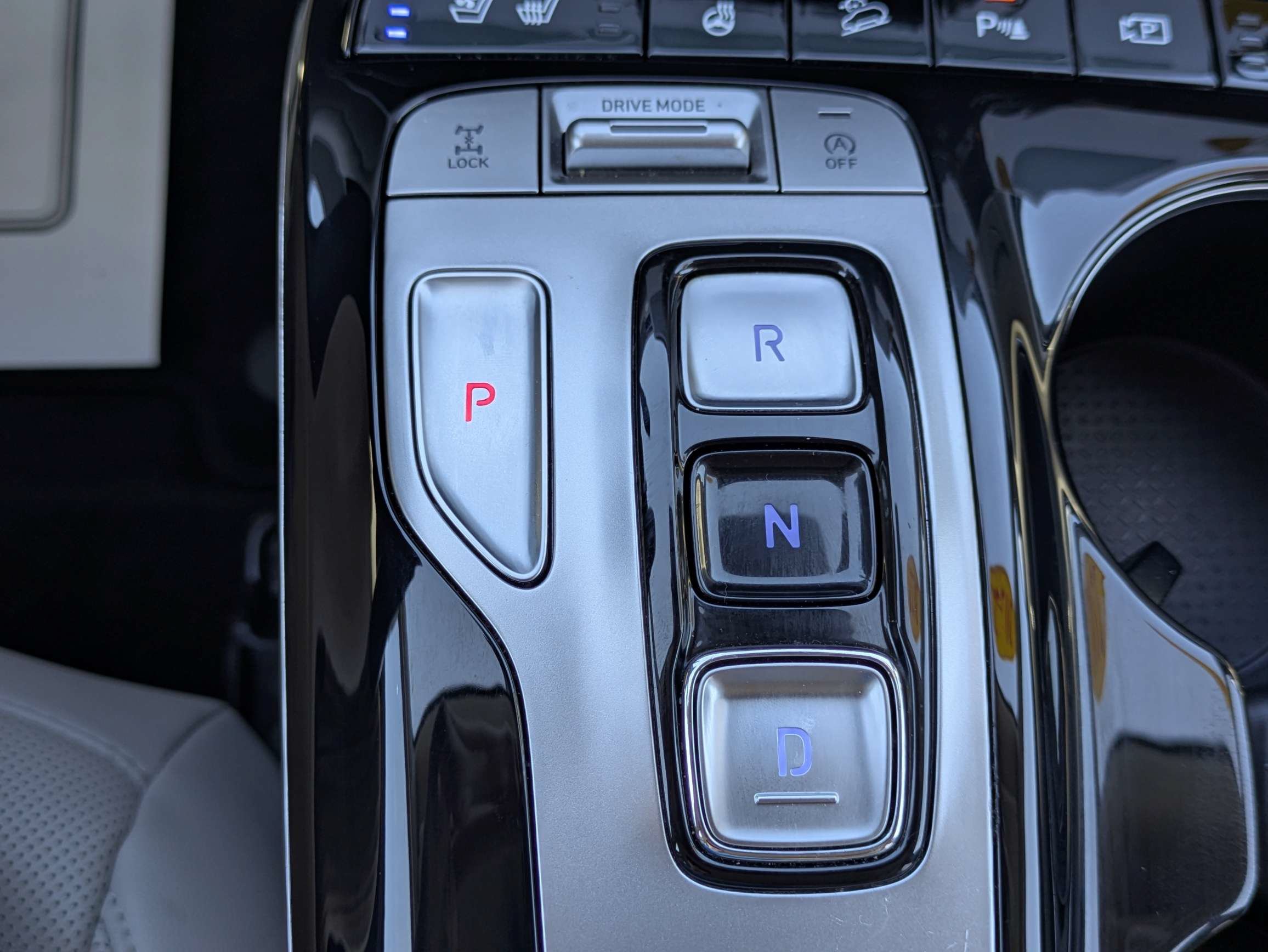 Used 2022 Quartz White Hyundai Limited image 28