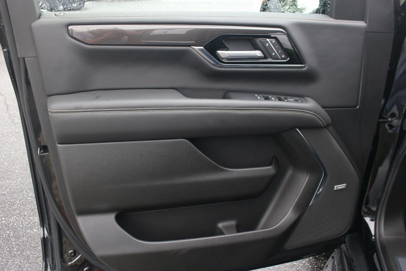 Used 2026 Onyx Black GMC Elevation image 16