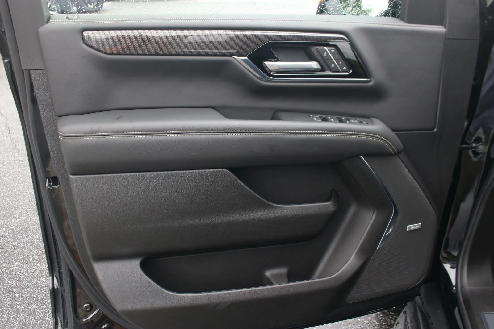 Used 2026 Onyx Black GMC Elevation image 16