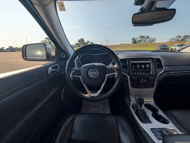 Used 2018 Black Jeep Summit image 13