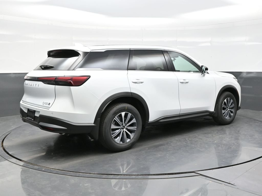 New 2027 RADIANT WHITE INFINITI Pure AWD image 7