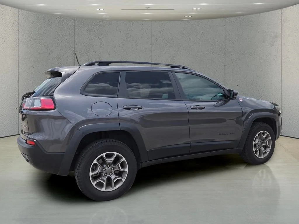 Used 2022 Granite Crystal Metallic Clearcoat Jeep Trailhawk image 4