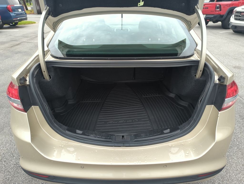 Used 2017 Gold Ford SE image 28