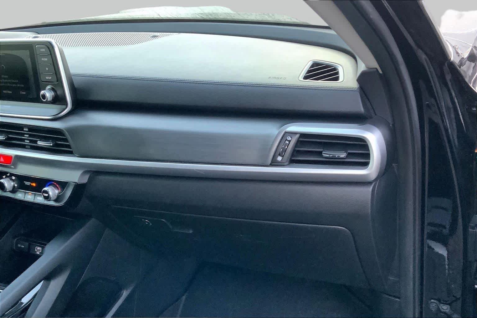 Used 2020 Ebony Black Kia LX image 18