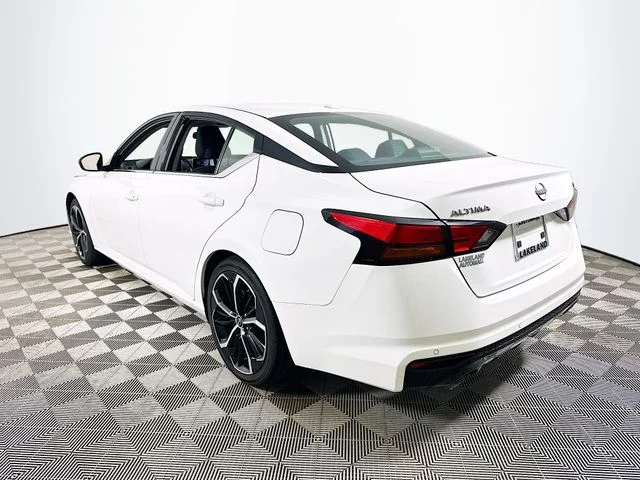 Certified Used 2024 White Nissan 2.5 SR image 5
