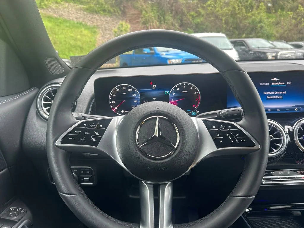 Used 2026 Black Mercedes-Benz GLB 250 image 14