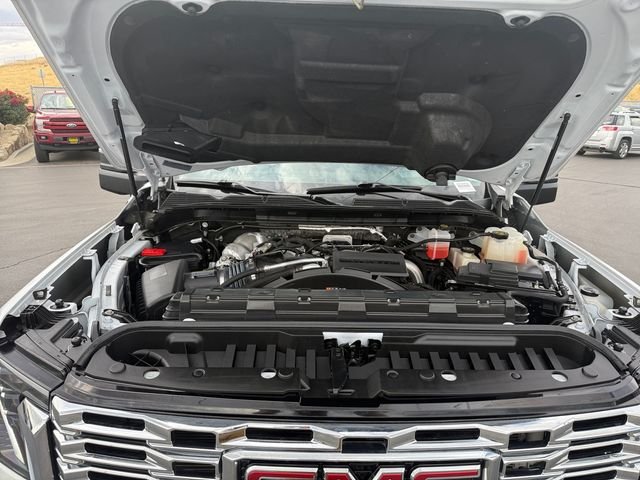Used 2024 White GMC Denali image 23