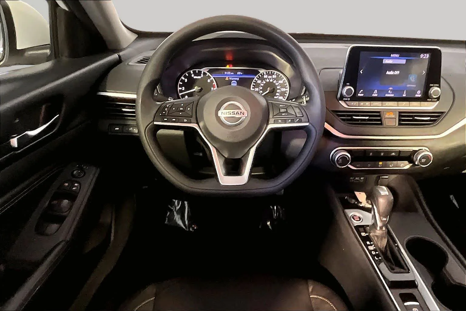 Used 2020 Glacier White Nissan 2.5 S image 6