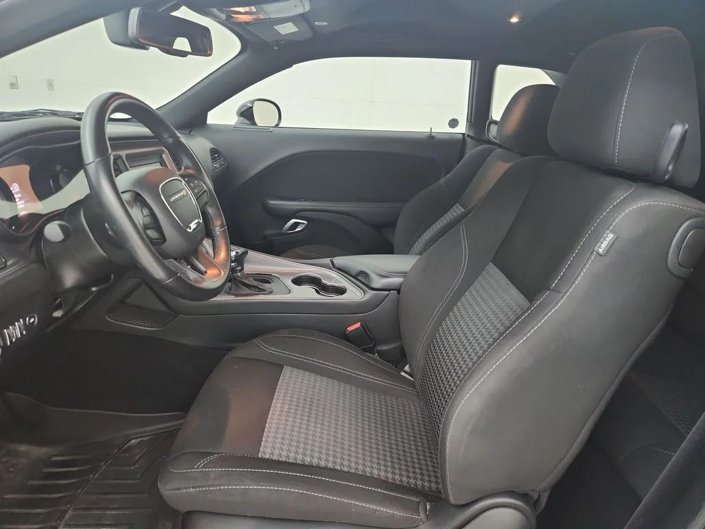 Used 2023 Black Dodge SXT image 20