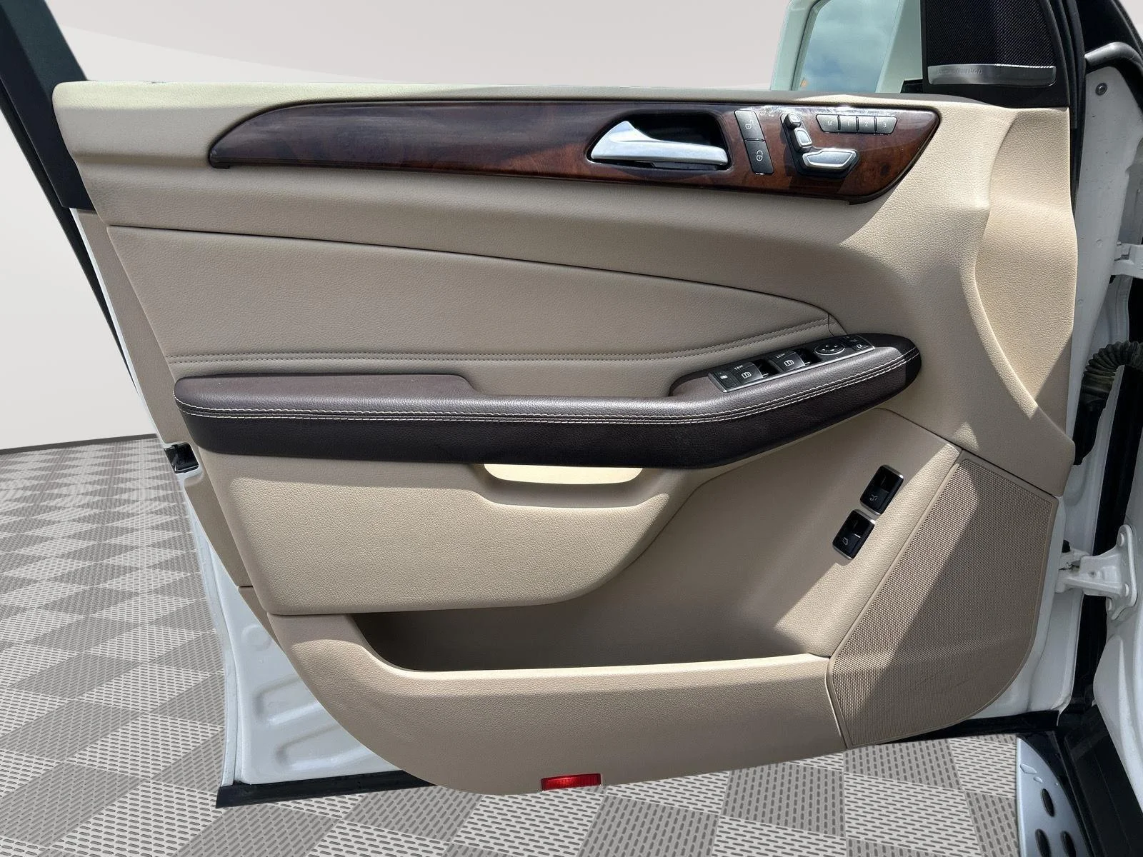 Used 2017  mercedes-benz GLS 450 4MATIC® SUV image 12