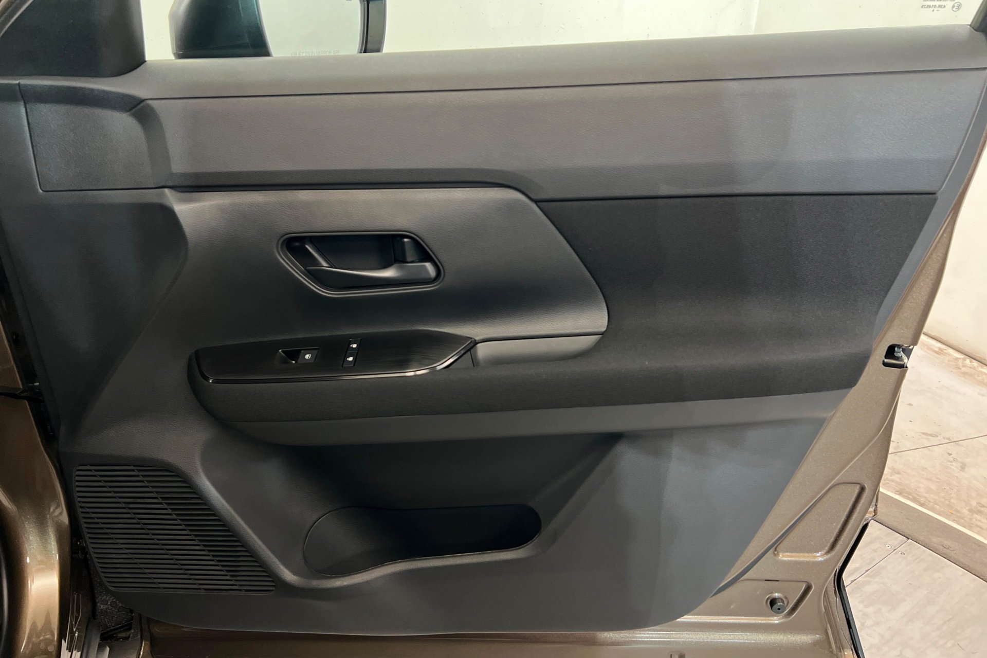 New 2026 Canyon Bronze Metallic Nissan S image 23