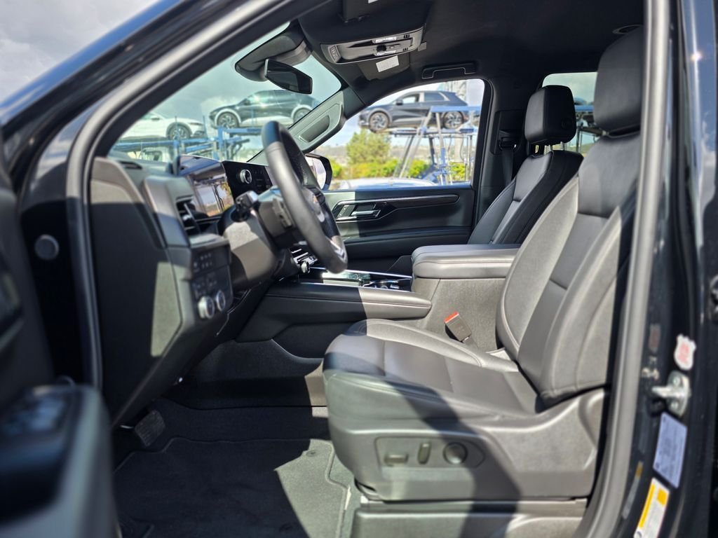 2025 Chevrolet Tahoe LT - Photo 14