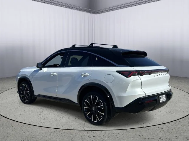 New 2027 2T RAD WHT INFINITI Autograph AWD image 7