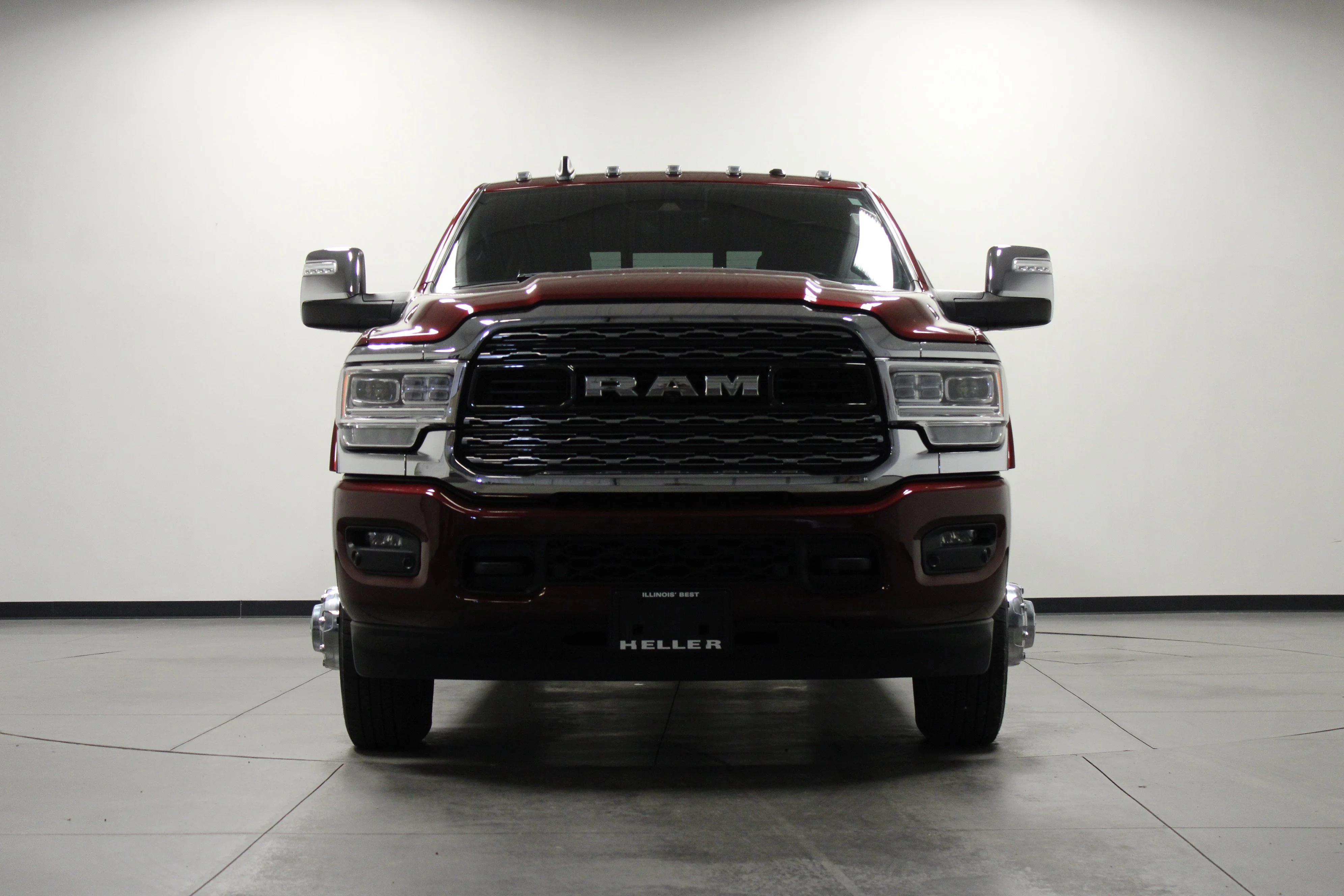 Used 2024 Delmonico Red Pearlcoat Ram Limited image 9