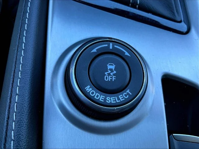 Used 2014 White Chevrolet Base image 17